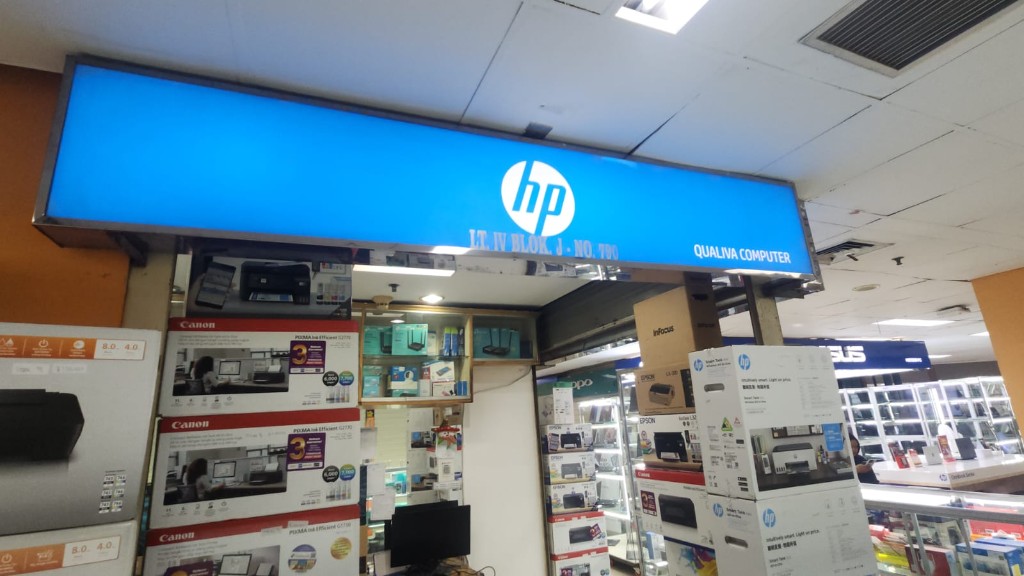 Tampak depan Qualiva Computer di lantai empat ITC Cempaka Mas